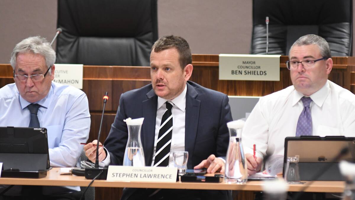 COMPLICATED: Dubbo Regional councillor Stephen Lawrence chairs the committee meeting where the car wash contributions were debated. Photo: BELINDA SOOLE