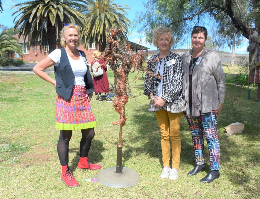 CONGRATULATIONS: Wellington's 2022 Citizen of the Year Lisa Thomas with Wellington Arts members Sue Towney and Kim Kiss. Picture: FILE