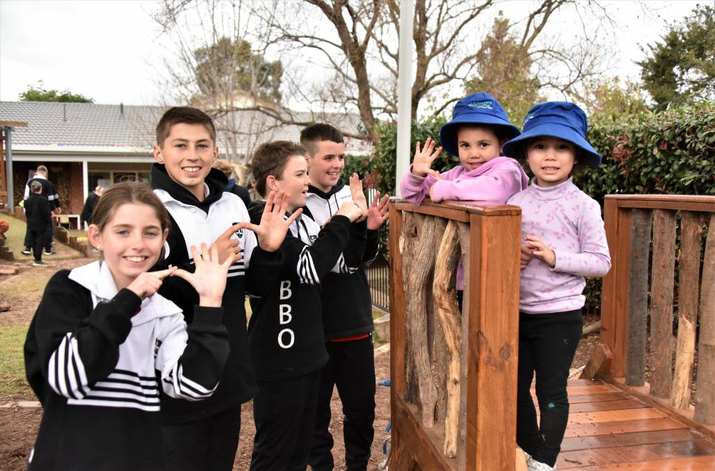 Dubbo College South Campus Year 7 students Tahlia Crowely, Austin Hunt, Nayte
Ramien and Reggie Peet with Frankie and Ava from Stepping Stones. Picture: Supplied