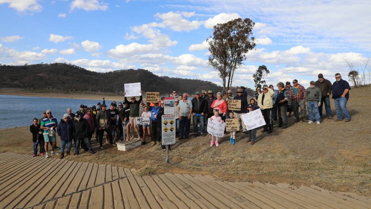 The group of around 80 protestors at Windamere Dam on Saturday. Photo: Simone Kurtz