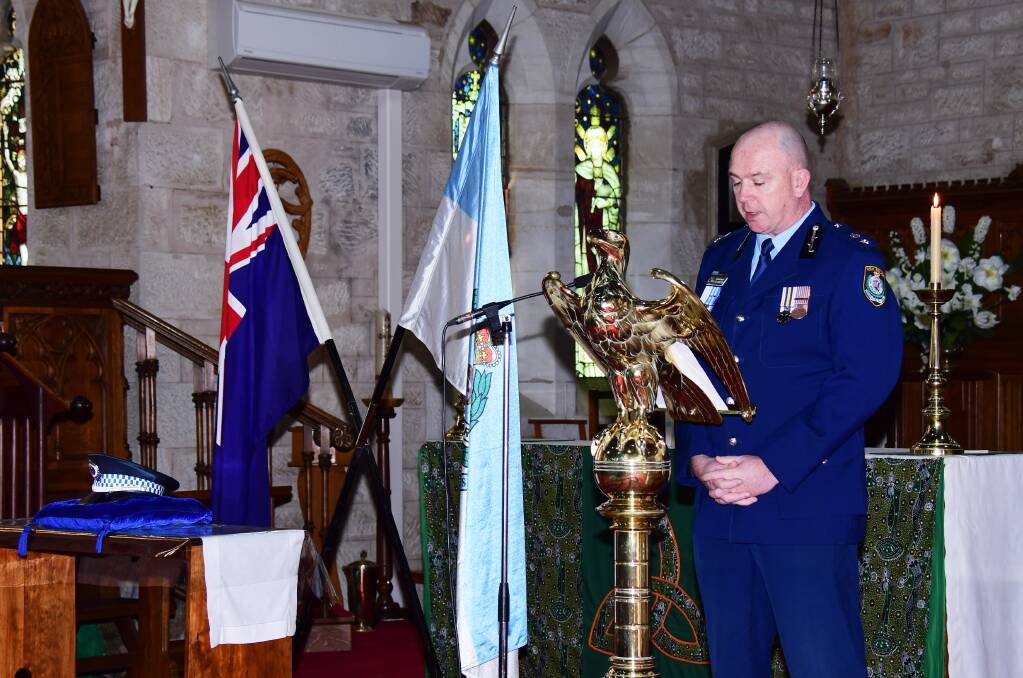 REMEMBERING: Orana Mid-Western Police District Commander Superintendent Peter McKenna speaks at the service. Photo: AMY McINTYRE