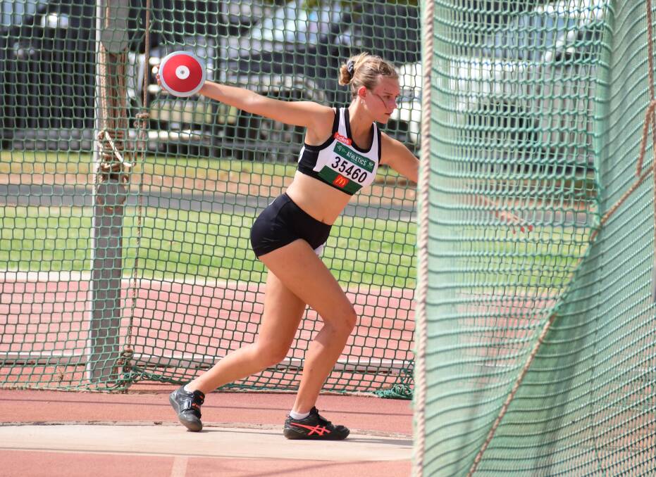 FULL FORCE: Dubbo's Alyssa Ellis gives it her all during the discus event on Saturday at Barden Park. Photo: AMY MCINTYRE.