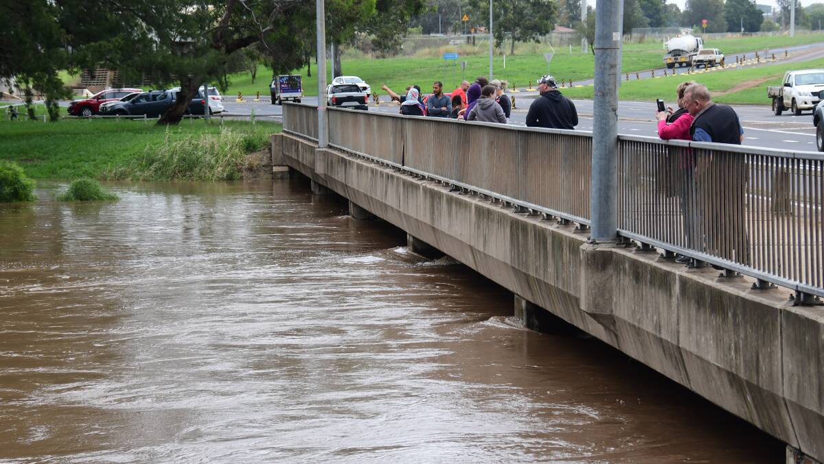 RISING RIVER: Dubbo residents have been keeping a watchful eye on the Macquarie River. Picture: AMY McINTYRE