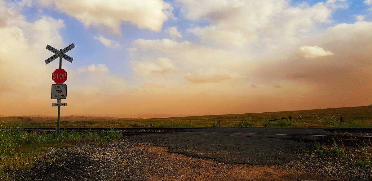 Dust storm scenes around the Bathurst region. Photo: Tabby Fuller. Click on image for more dust storm photos,