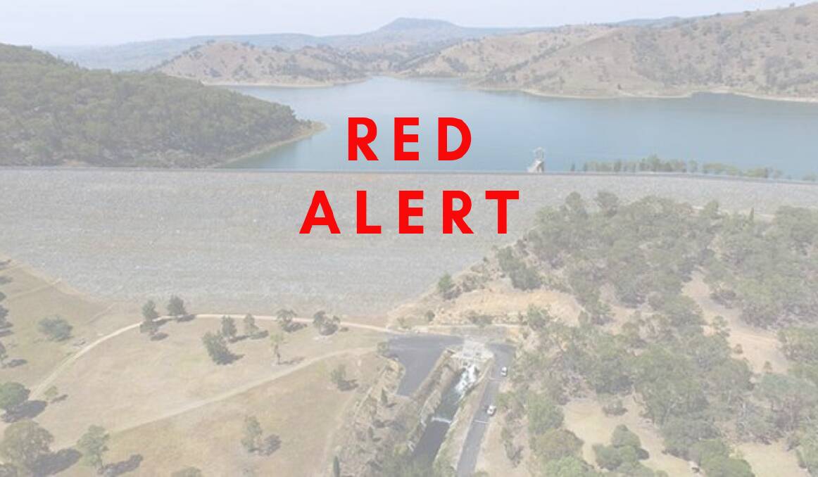 SAFETY ALERT: A red alert warning (high alert) for blue-green algae has been issued for downstream Windamere Dam. Photo: FILE