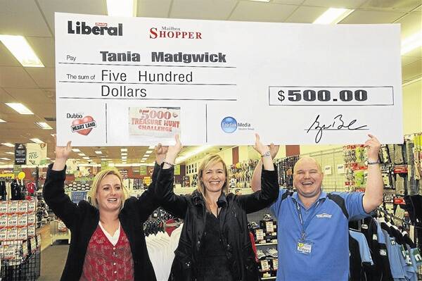 The Daily Liberal’s Erin Keniry, winner Tanya Madgwick and assistant store manager Anthony Evans.        Photo: BELINDA SOOLE