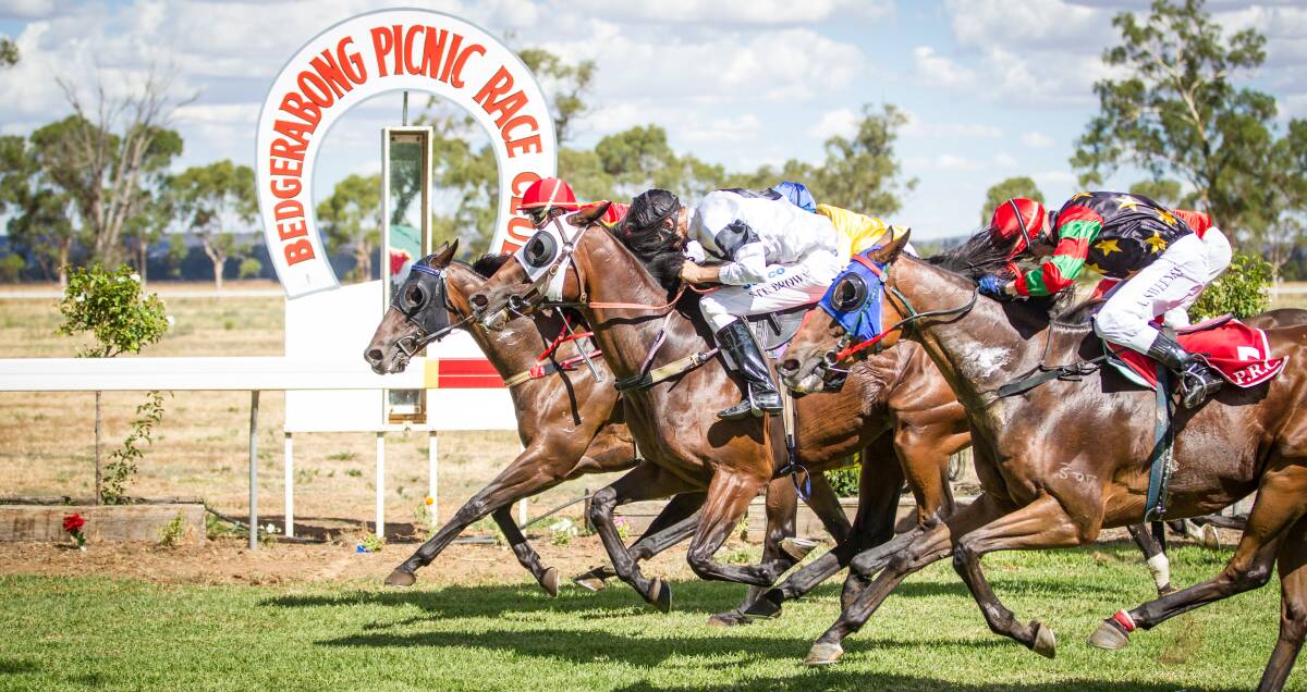 Sea Commands holds off a wall of horses to win the Bedgerebong Cup on Saturday. 	  Photo: JANIAN McMILLAN (www.racingphotography.com.au)