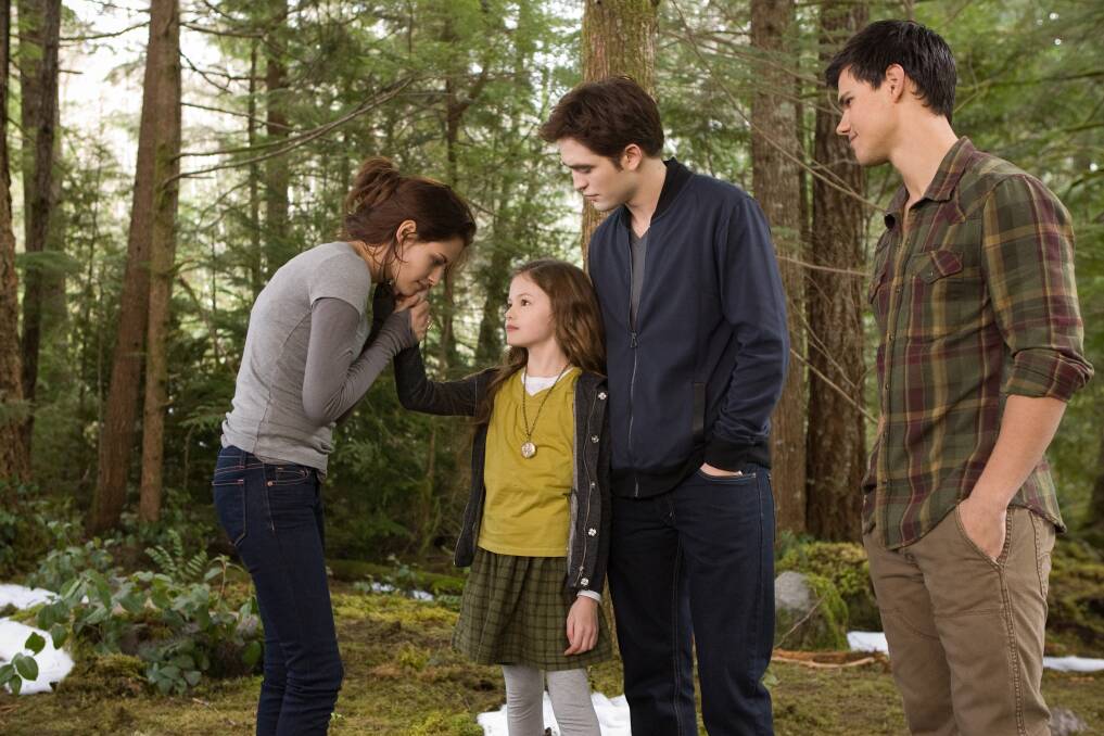 Kristen Stewart, Mackenzie Foy, Robert Pattinson and Taylor Lautner play happy families in Breaking Dawn - Part 2.