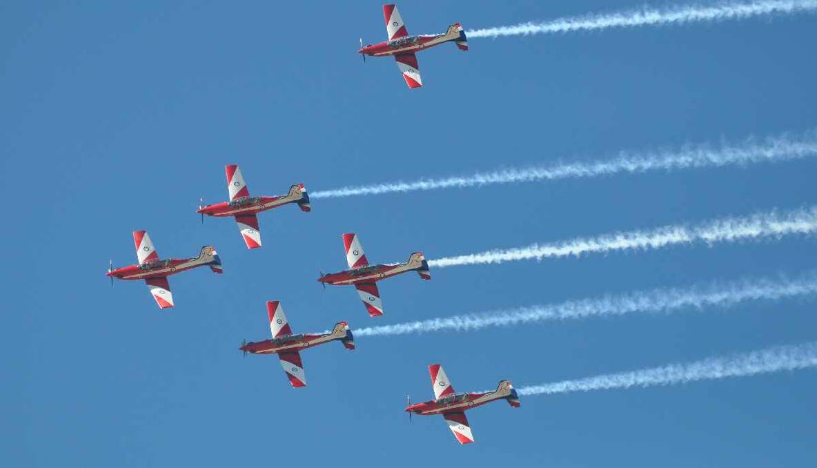 The Roulettes flying over Mount Panorama on Saturday. Photo: Mark Rayner