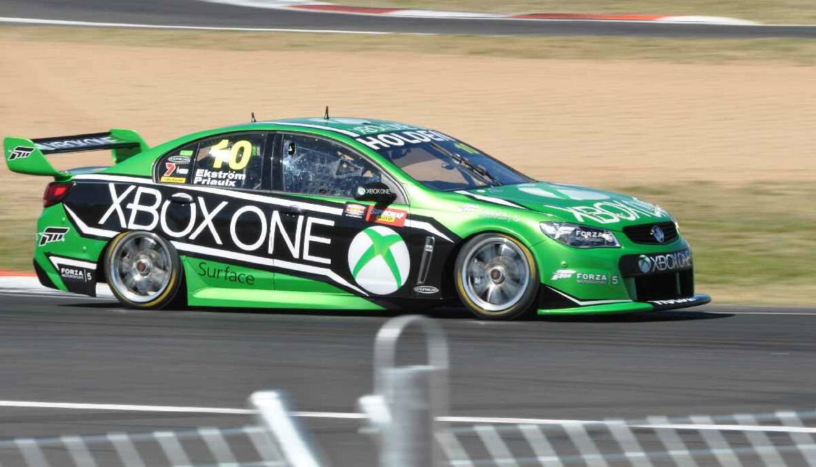 On the track during day three of the 2013 Bathurst 1000 at Mount Panorama. Photo: Mark Rayner