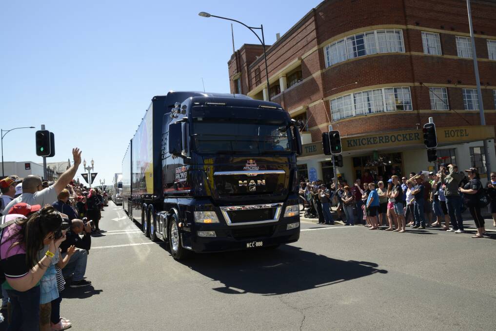 The V8 Supercar Transporter Parade saw the V8 Supercars make a spectacular entrance when they roared into Bathurst with the impressive B-Double parade on Wednesday. Photo: Phill Murray.