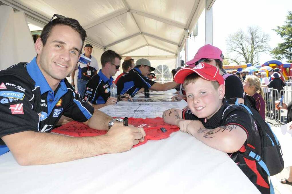 Fans line up for the driver signings in Kings Parade on Wednesday as the 2013 Bathurst 1000 looms. 