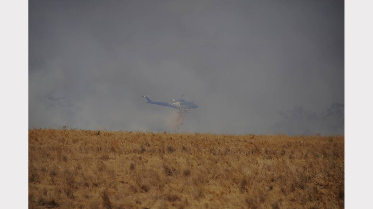 Swift action by fire services shuts down blaze west of Dubbo. Photo Belinda Soole