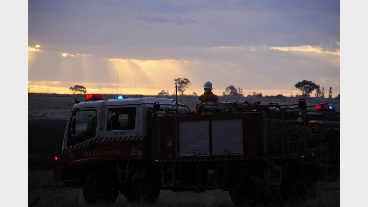 Swift action by fire services shuts down blaze west of Dubbo. Photo Belinda Soole