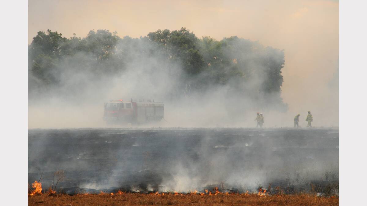 Swift action by fire services shuts down blaze west of Dubbo. Photo Amy McIntyre