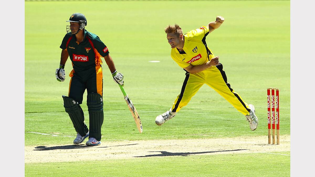 Tim Armstrong bowling for WA in the Warriors and Tigers Ryobi Cup clash at the WACA, with Tasmania’s Ricky Ponting at the nonstriker’s end.		             Photo: GETTY IMAGES