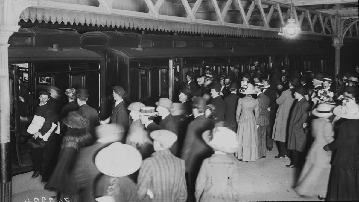 Relatives wait on a railway platform as survivors of the Titanic arrive at Southampton, 29th April 1912. Photo by Topical Press Agency/Hulton Archive/Getty Images