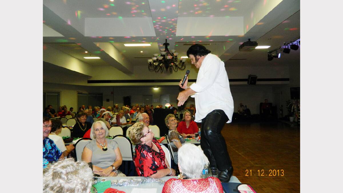 Guest artist at the charity country muster, Steve Kelleher didn’t need a stage to perform for the good crowd, preferring a table top.  And the audience loved it.