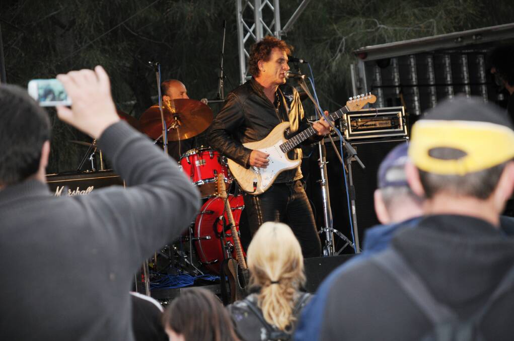 Headline act and former Cold Chisel guitarist Ian Moss wowed the crowd at Zoo Grooves, Saturday evening. Photo: LISA MINNER.